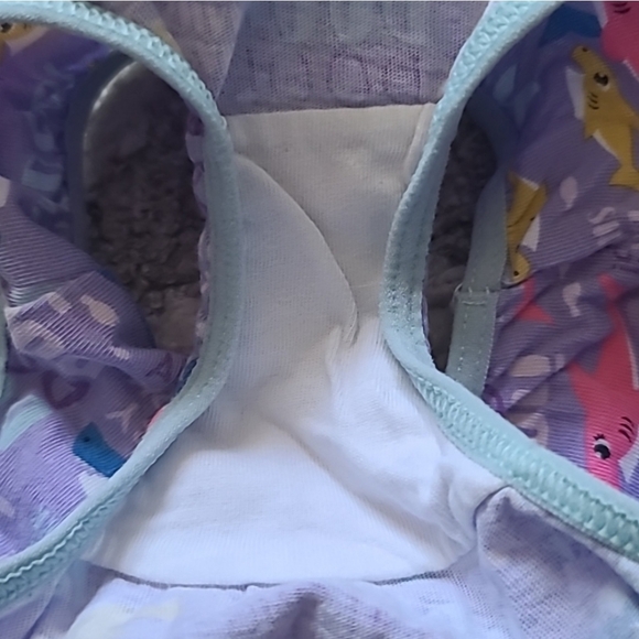 10 for $25 - Pink Fong Baby Shark Girls 2T Underwear (5 pairs) - Picture 7 of 11